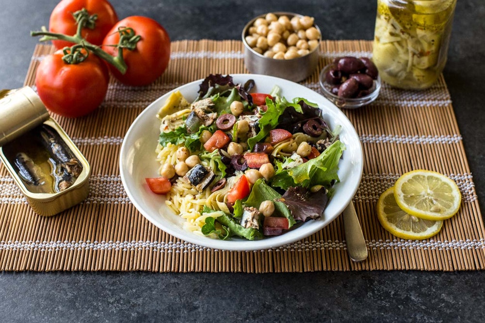 Greek Salad with Chickpeas 